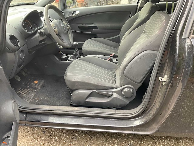 Opel corsa 93-gtd-9 - afbeelding 21 van  31