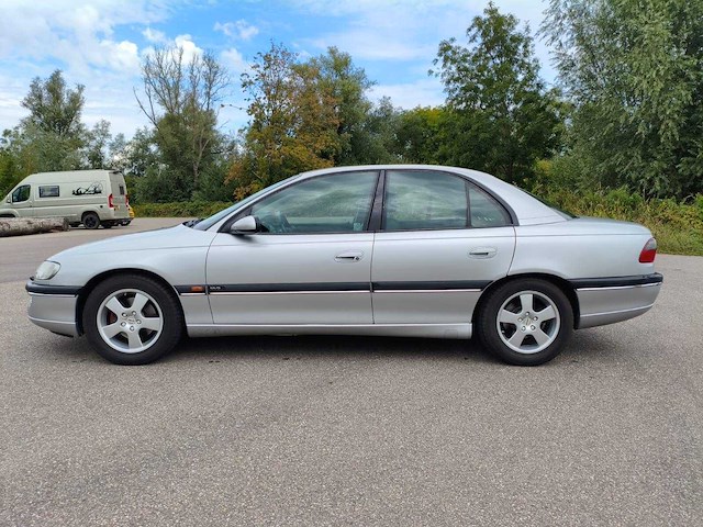 Opel omega wagon 2.5i v6 cd business, rt-hf-91 - afbeelding 14 van  16
