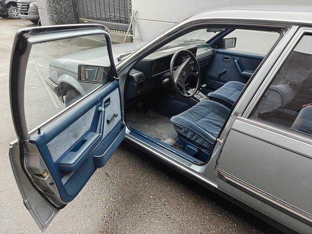 Opel rekord 2.2 i (85 kw) gls exklusiv automaat - afbeelding 9 van  9