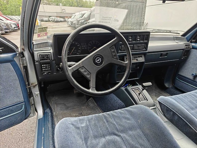 Opel rekord - afbeelding 2 van  23
