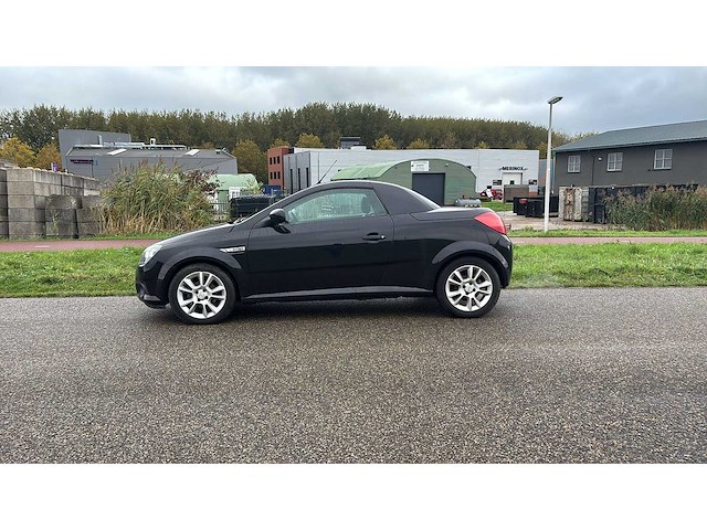 Opel tigra twintop 1.4-16v cosmo 2005 | 41-rd-jf i - afbeelding 2 van  12