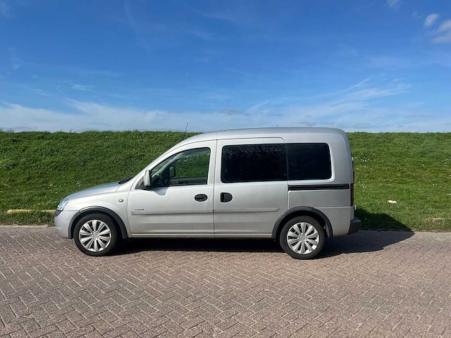 Opel tour - 1.6 comfort , 96-lj-rj - afbeelding 13 van  19