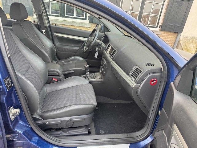 Opel vectra gts 1.8-16v executive 25-gbs-7 - afbeelding 18 van  22