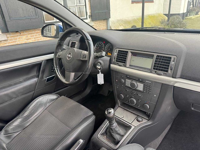 Opel vectra gts 1.8-16v executive 25-gbs-7 - afbeelding 2 van  11