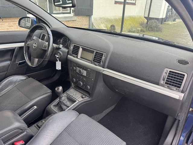 Opel vectra gts 1.8-16v executive 25-gbs-7 - afbeelding 8 van  22