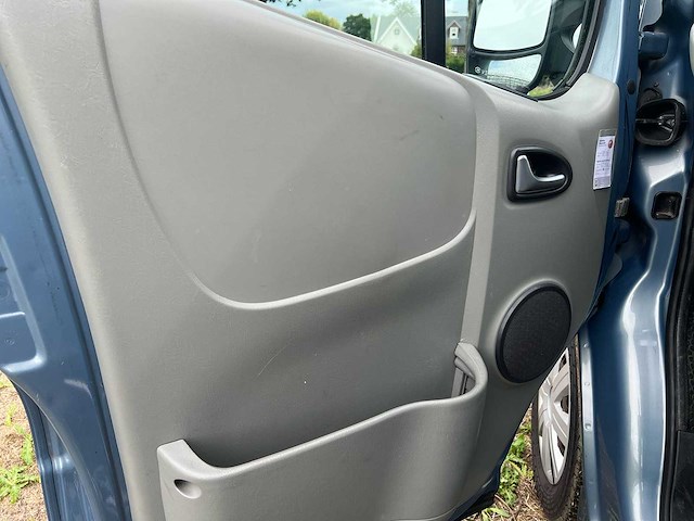 Opel vivaro combi 2.0i l2h1 | 67-xj-zv - afbeelding 1 van  3