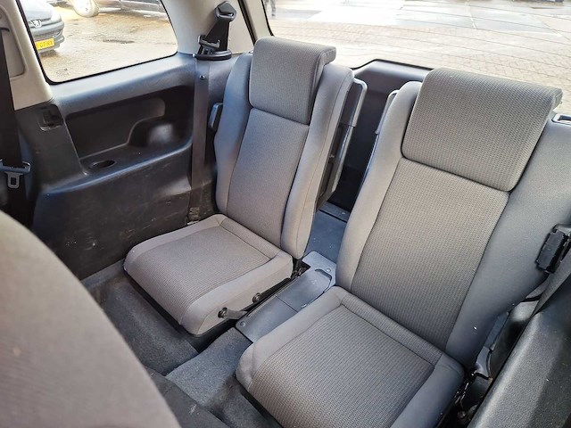 Opel zafira 1.8-16v comfort 2002 7-persoons | 35-lb-pz - afbeelding 2 van  22