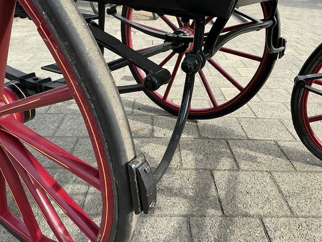 Open antiek rijtuig - afbeelding 3 van  22