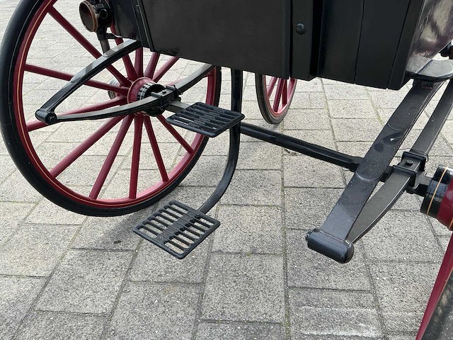 Open antiek rijtuig - afbeelding 4 van  22