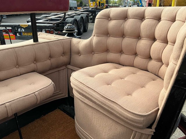 Open antiek rijtuig - afbeelding 6 van  22