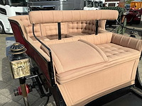 Open antiek rijtuig - afbeelding 9 van  22