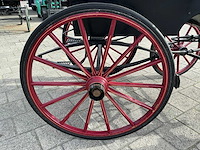 Open antiek rijtuig - afbeelding 11 van  22