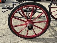 Open antiek rijtuig - afbeelding 13 van  22