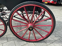 Open antiek rijtuig - afbeelding 15 van  22