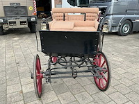 Open antiek rijtuig - afbeelding 12 van  22