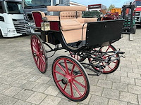 Open antiek rijtuig - afbeelding 16 van  22