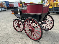 Open antiek rijtuig - afbeelding 20 van  22