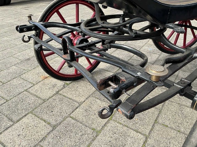 Open antiek rijtuig - afbeelding 22 van  22
