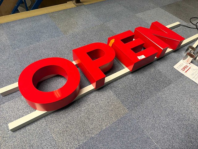“open” bord - afbeelding 2 van  5