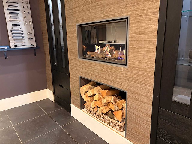 Open haard 84x45 cm met twee inbouwkasten 210x71x35 cm - afbeelding 5 van  5