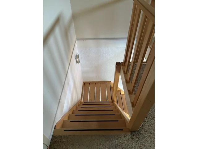 Open houten kwartslagtrap, kwartslag links, naturel hout, hoogte 250–255 cm – gedemonteerd - afbeelding 3 van  6
