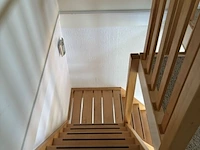 Open houten kwartslagtrap, kwartslag links, naturel hout, hoogte 250–255 cm – gedemonteerd - afbeelding 3 van  6