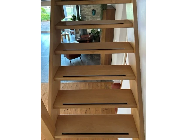 Open houten kwartslagtrap, kwartslag links, naturel hout, hoogte 250–255 cm – gedemonteerd - afbeelding 5 van  6