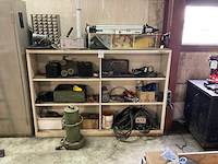 Open kast met inhoud - afbeelding 1 van  4