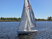 Open zeilboot 20m2 , kielzugvogel, 5,8 meter, grijs / chroom - afbeelding 1 van  2