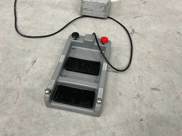 Operatiemicroscoop - zeiss - opmi 6-sfc - afbeelding 9 van  11