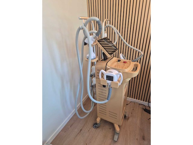 Opiala - sculptura v shape - bodyshape vacuüm/rf-shaping apparaat - beauty salon - afbeelding 1 van  6
