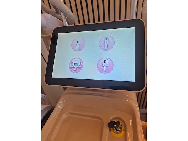 Opiala - sculptura v shape - bodyshape vacuüm/rf-shaping apparaat - beauty salon - afbeelding 4 van  6