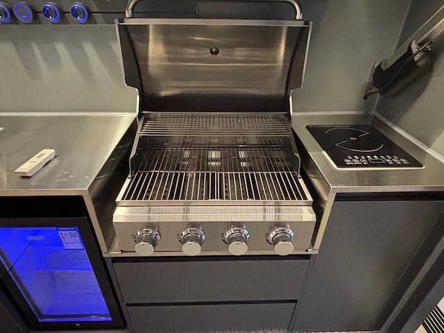 Opklapbare buitenkeuken met afstandsbediening en complete uitrusting - afbeelding 4 van  13