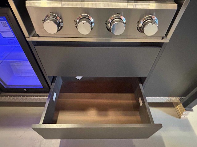 Opklapbare buitenkeuken met afstandsbediening en complete uitrusting - afbeelding 5 van  13