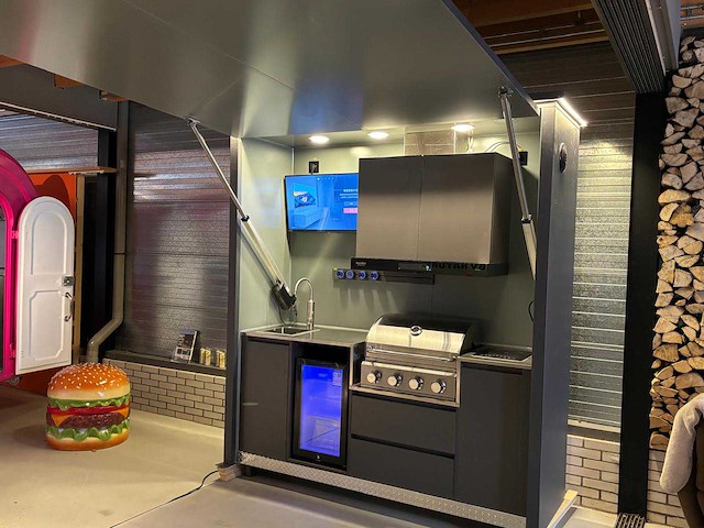 Opklapbare buitenkeuken met afstandsbediening en complete uitrusting - afbeelding 1 van  13