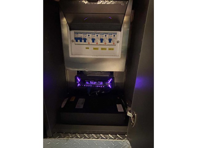 Opklapbare buitenkeuken met afstandsbediening en complete uitrusting - afbeelding 7 van  13