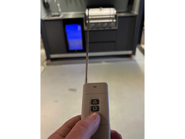 Opklapbare buitenkeuken met afstandsbediening en complete uitrusting - afbeelding 9 van  13
