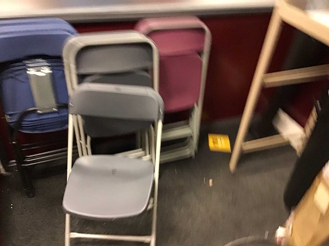 Opklapbare kantinestoel (11x) - afbeelding 2 van  3