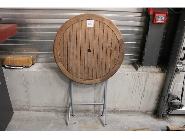 Opklapbare statafel met houten blad, doorsnede 85 cm, hoogte 110 cm. - afbeelding 1 van  2