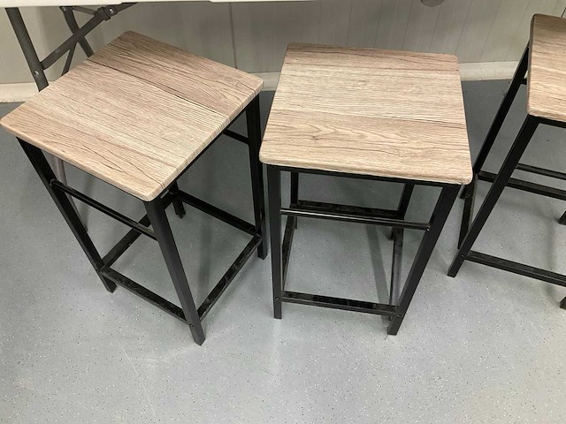 Opklapbare tafel met 3 krukken - afbeelding 2 van  2