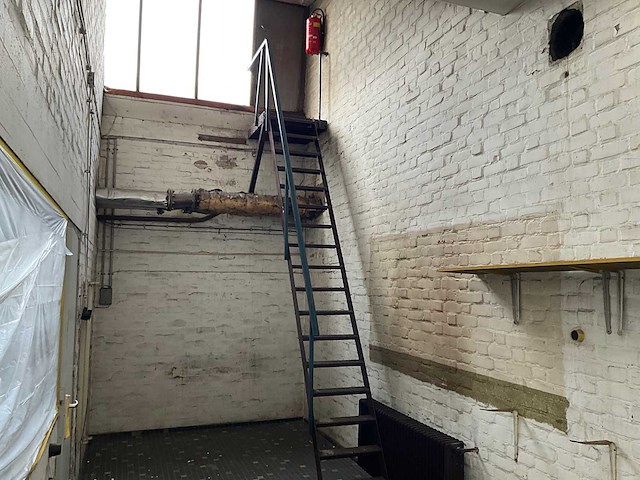 Opklapbare trap 17-trede 370cm hoog - afbeelding 1 van  4