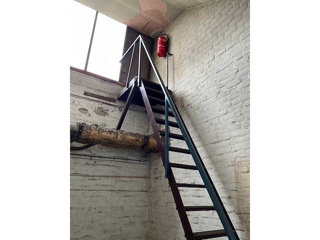 Opklapbare trap 17-trede 370cm hoog - afbeelding 3 van  4