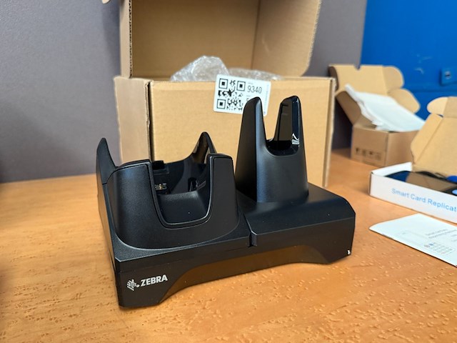 Oplaad en communicatie basisstation, zebra, tc8000/tc8300 - afbeelding 2 van  3