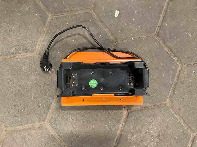 Oplader draagbare accu - afbeelding 4 van  5