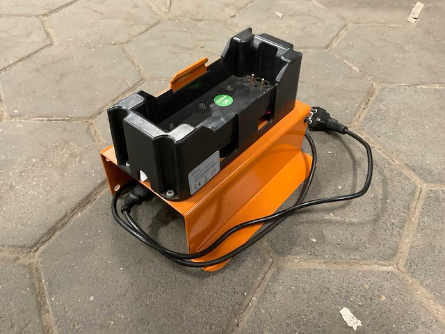 Oplader draagbare accu - afbeelding 1 van  5