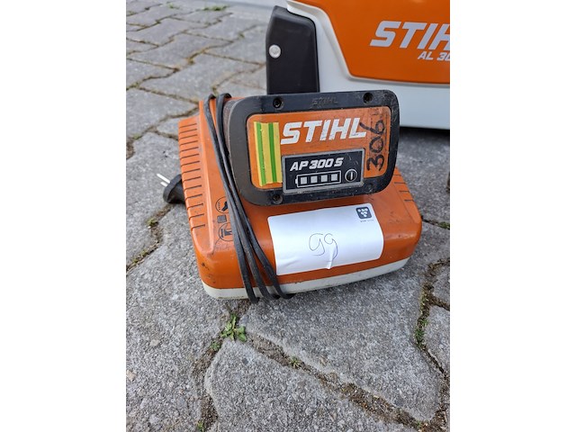Oplader met 1x accu, stihl, al 301-4 - afbeelding 2 van  5