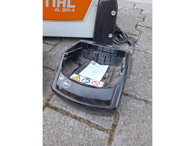 Oplader met 1x accu, stihl, al 301-4 - afbeelding 3 van  5