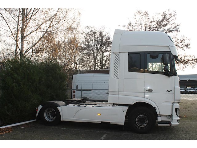 Opleggertrekker daf xf 480 ft automaat type h4en met kenteken 43-blj-8. datum eerste toelating 22-10-2018. - afbeelding 12 van  37
