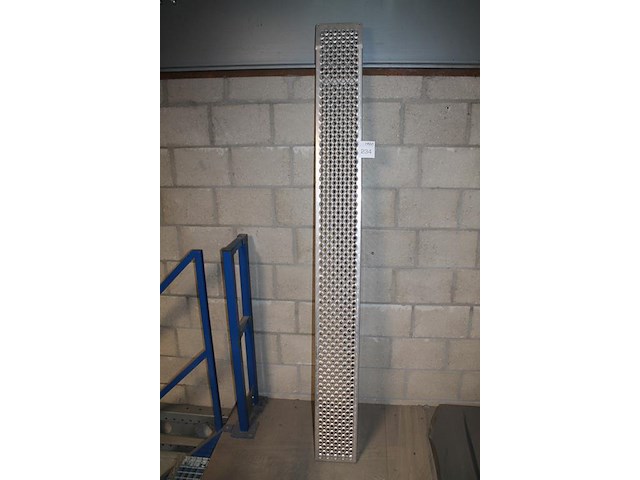 Oprijplaat met lengte 2 meter. breedte 20 cm - afbeelding 2 van  2