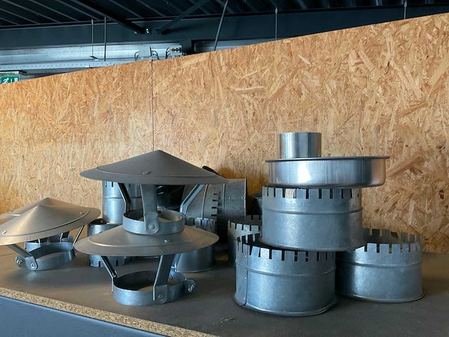 Opsinox partij schoorsteenkappen en manchetten - afbeelding 1 van  1